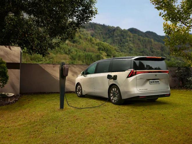 4399万起焕新MPV豪华开元棋牌别克至境世家上市(图12) 4399万起焕新MPV豪华开元棋牌别克至境世家上市(图12)